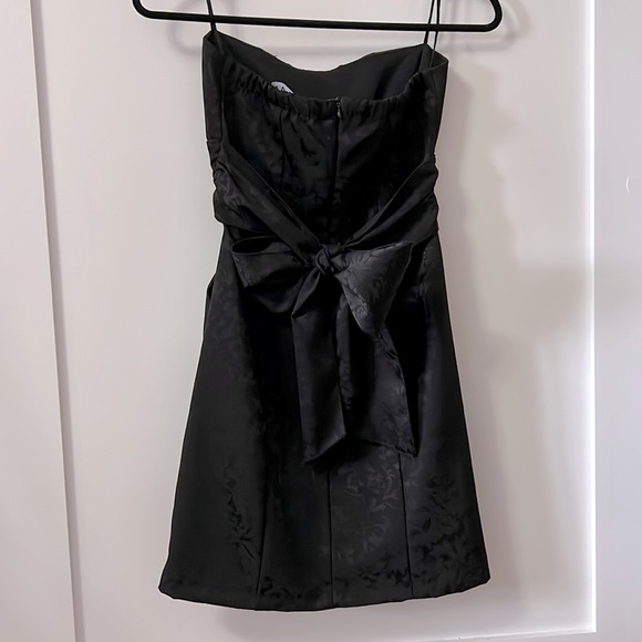Black tube dress in size small. - Picture 4 of 4